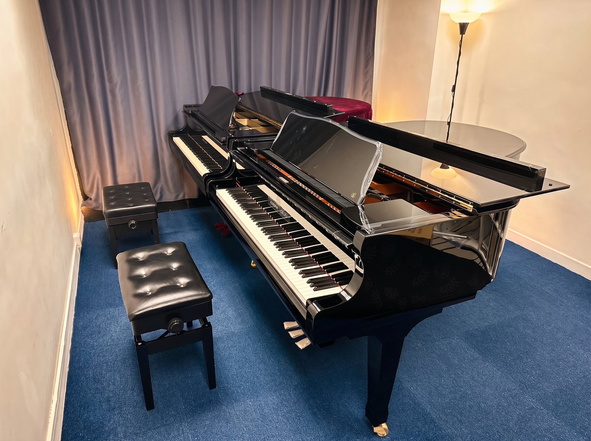 天培鋼琴學院雙三角琴教室 — Shigeru Kawai SK-2 & Kawai GX-2